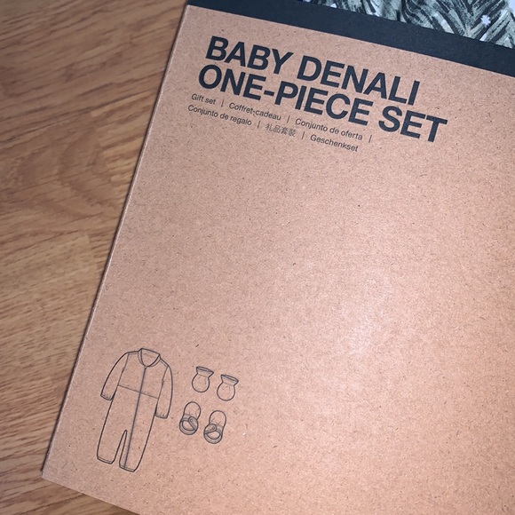 NWT The North Face Baby Denali One-Piece Set (includes mitten and boots), 18-24M - Picture 15 of 16